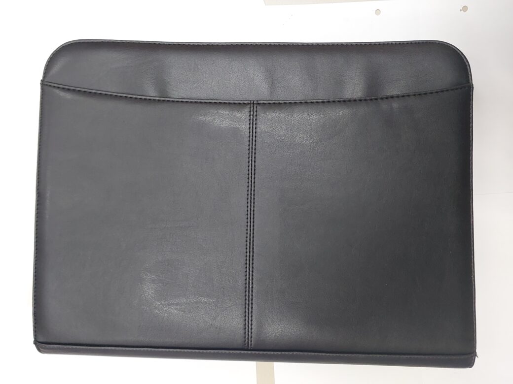 A4 Leatherette drop handle folder with badge - Image 2