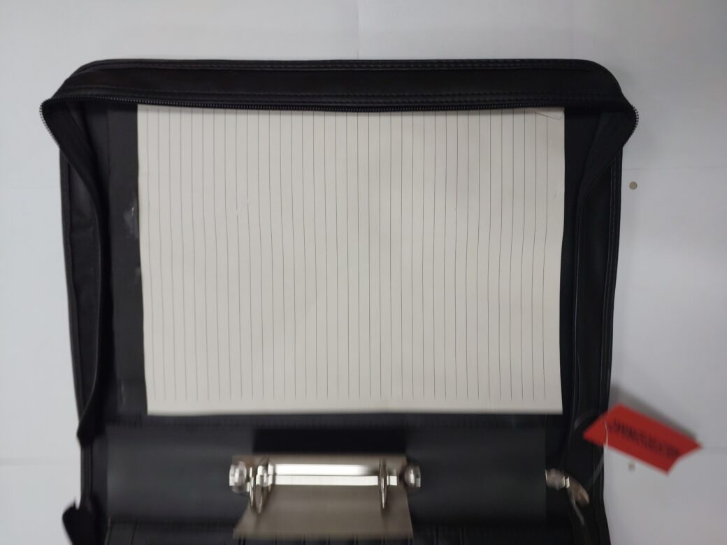 A4 Leatherette drop handle folder with badge - Image 3